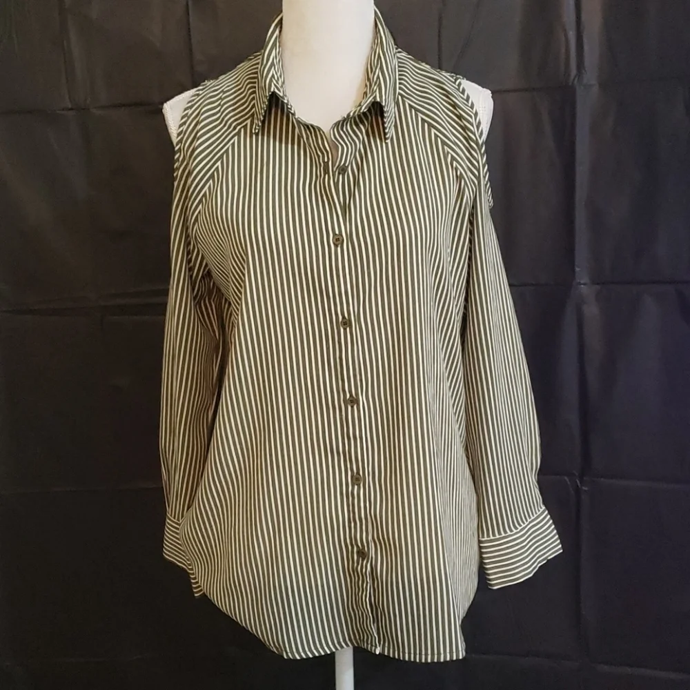 AVAILABLE by Angela Fashion Cold Shoulder Lrg EUC - Picture 3 of 10